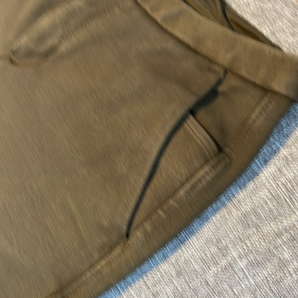 Lululemon olive green pants back zippers, but in front - Picture 9 of 12